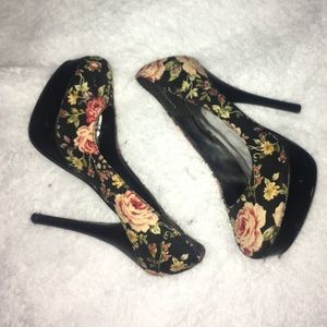 Gorgeous floral print Heels